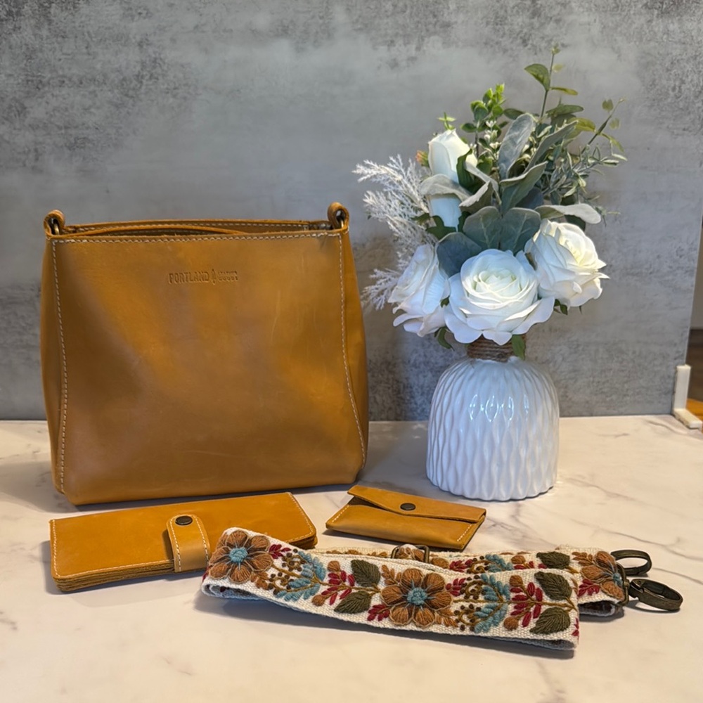 *BUNDLE* Portland Leather Sunflower Triangle Shoulder Bag